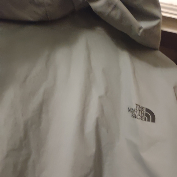 Meet your Posher, Tony.  North face medium weight coat with hood. - Picture 2 of 3